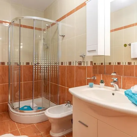 Mit Terrasse Und Meerblick By Interhome *