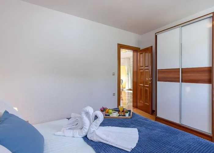 Mit Terrasse Und Meerblick By Interhome Apartment