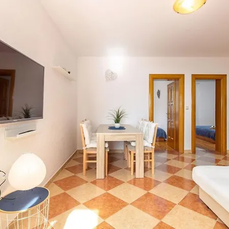 Mit Terrasse Und Meerblick By Interhome Apartamento