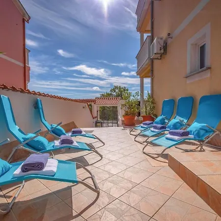 Mit Terrasse Und Meerblick By Interhome
