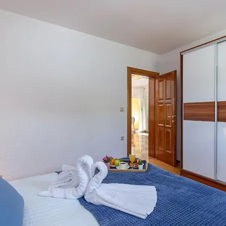 Mit Terrasse Und Meerblick By Interhome Apartamento